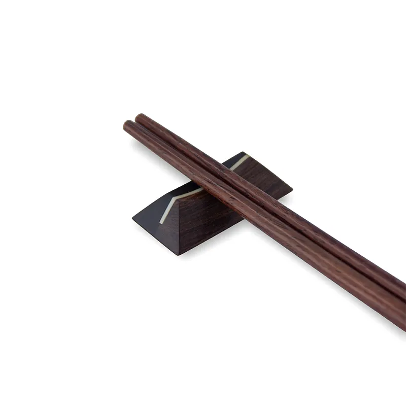 Gác đũa gỗ đen & nâu sọc trắng