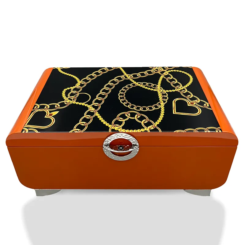Hộp trang sức tình yêu đen